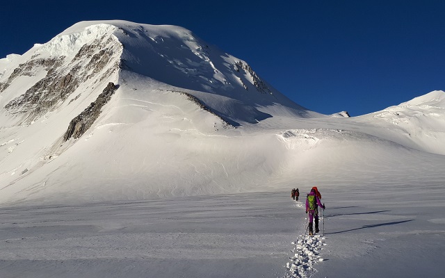 Mongolian mountain climbing tour