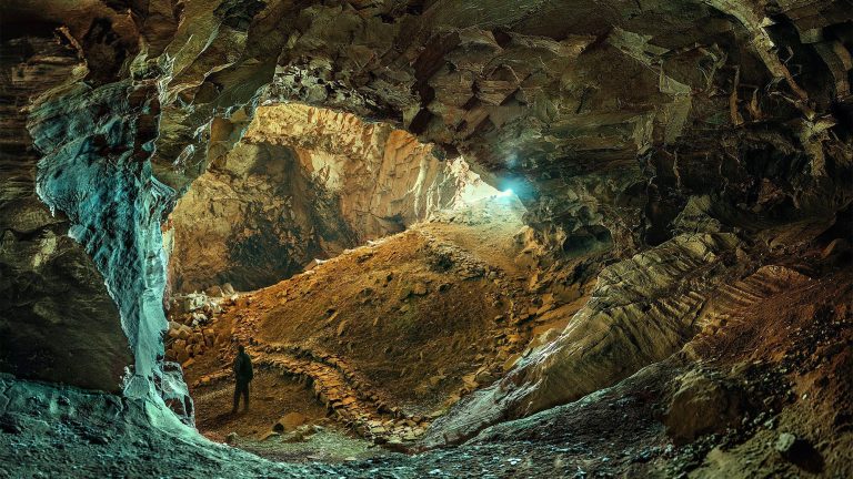 Gurvan Tsenkher Agui (Gurvan Tsenkher cave)