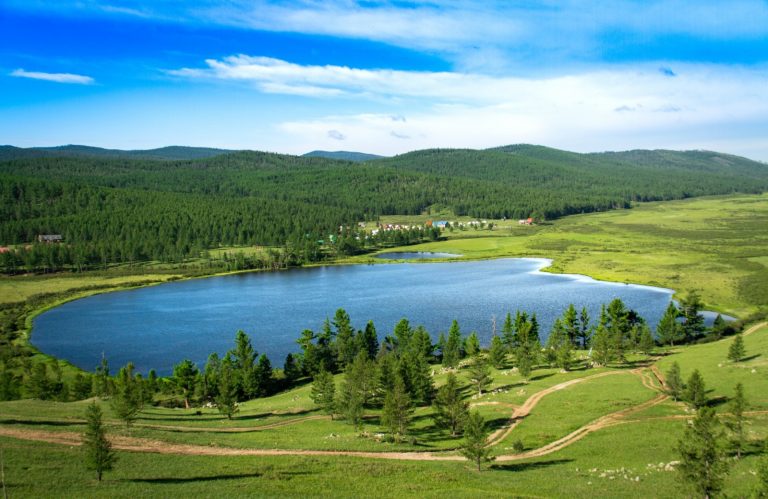 Khar Zurkhnii Khukh Lake (Eastern Mongolia)