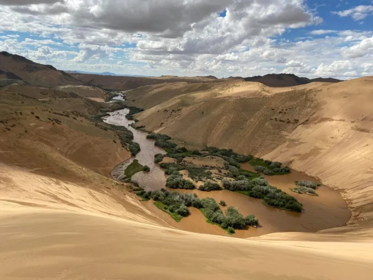 Mukhart river in western mongolia